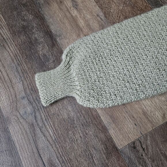 Green Chunky hand knit sweater. Acrylic. Fits like Women's S/M. Very thick - Picture 6 of 6